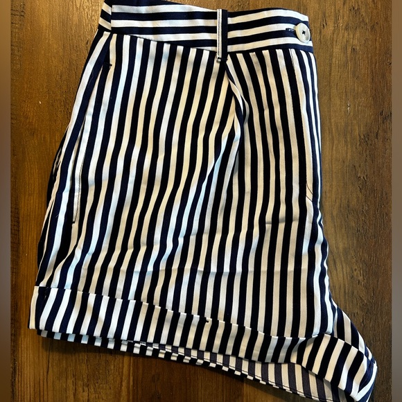 Forever XXI paperbag shorts - Picture 3 of 3